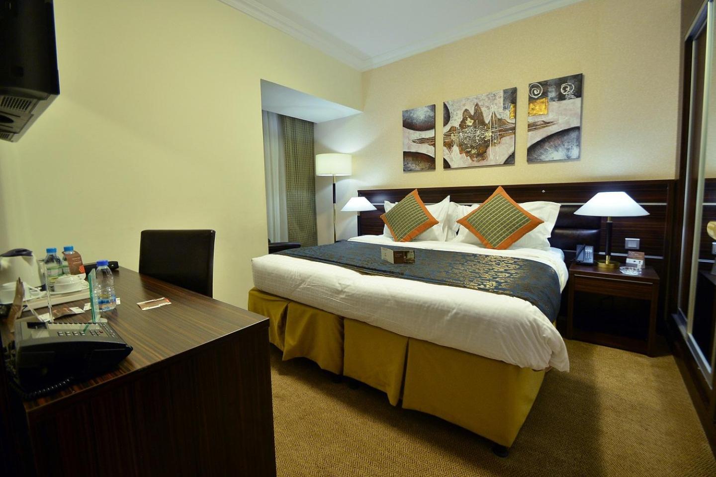 Golden Tulip Al Shakreen Medina Exterior foto